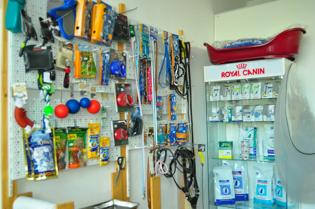 Petshop VetCenter Otopeni, jucarii, hrana